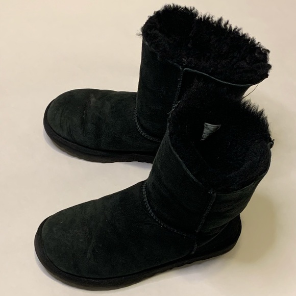 Ugg Boots Black - Picture 2 of 4
